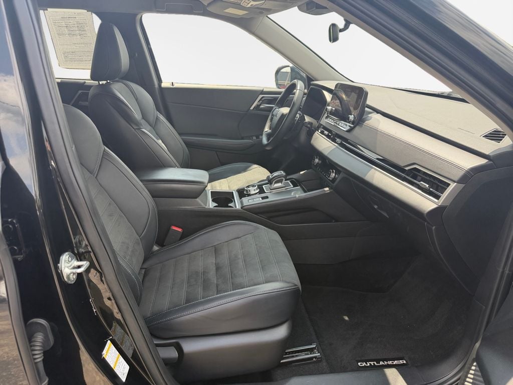 2023 Mitsubishi Outlander SE