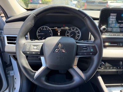 2023 Mitsubishi Outlander SE