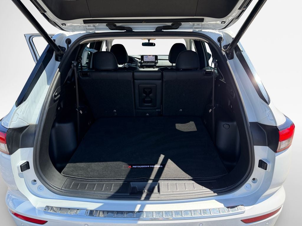 2023 Mitsubishi Outlander SE