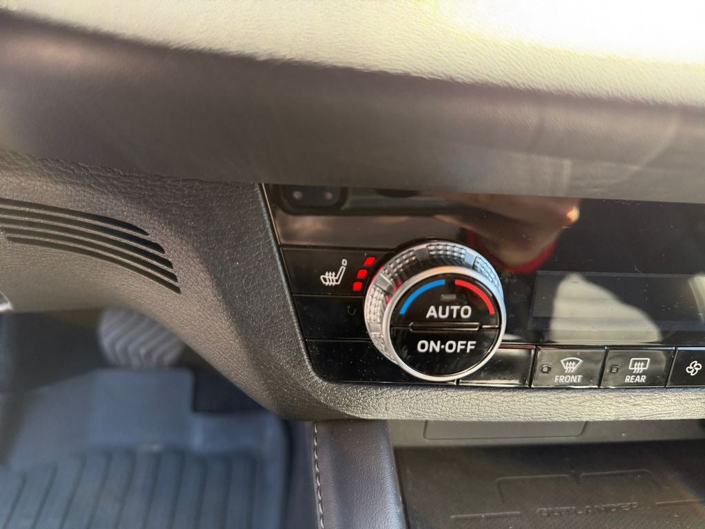 2023 Mitsubishi Outlander SE