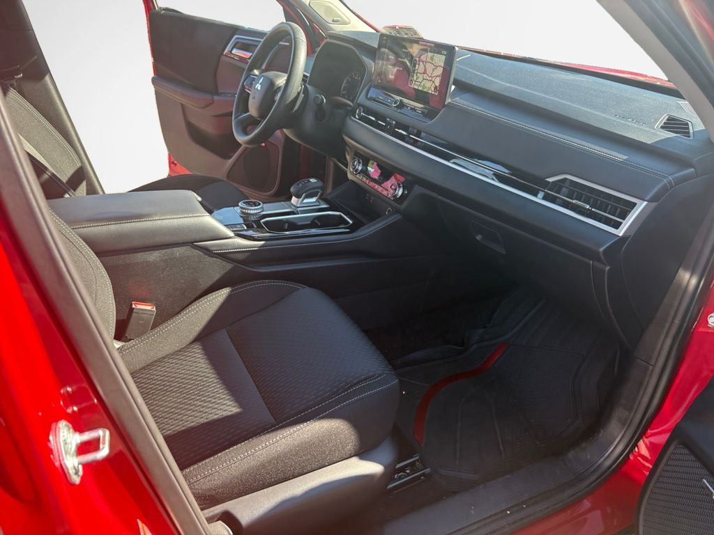 2025 Mitsubishi Outlander ES