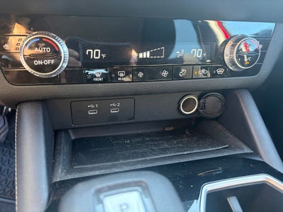 2025 Mitsubishi Outlander ES
