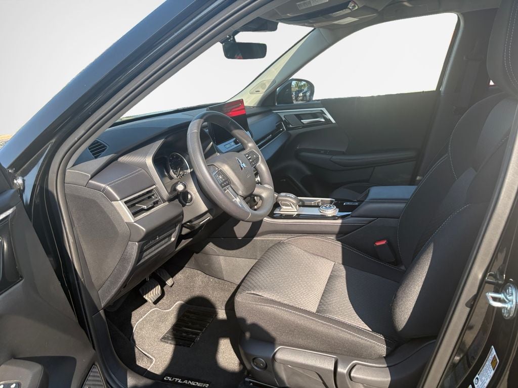 2026 Mitsubishi Outlander ES