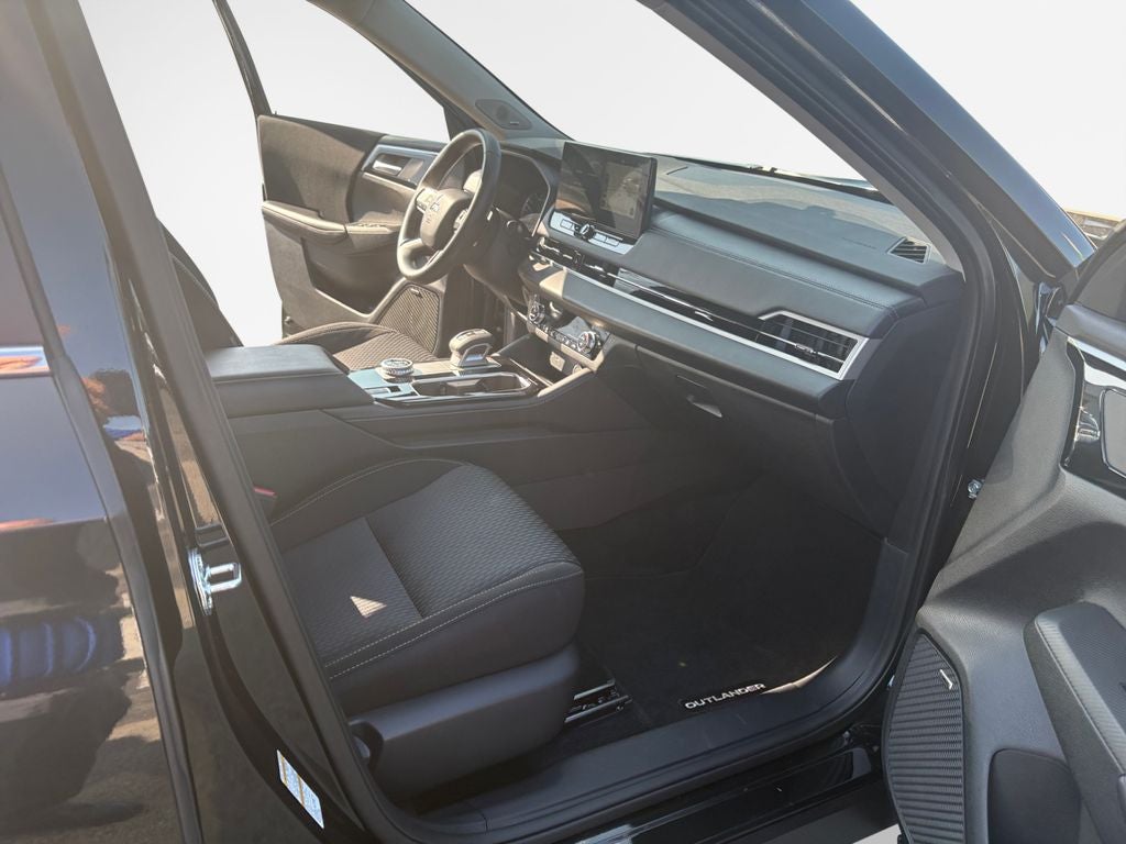 2026 Mitsubishi Outlander ES