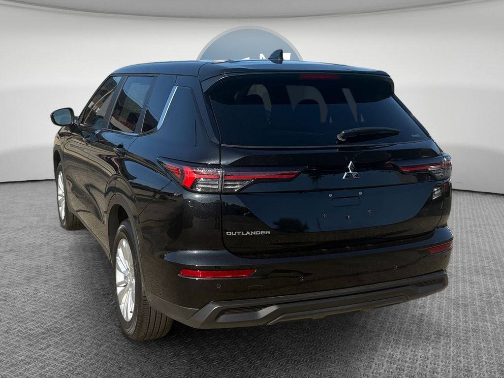 2026 Mitsubishi Outlander ES