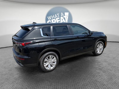 2026 Mitsubishi Outlander ES