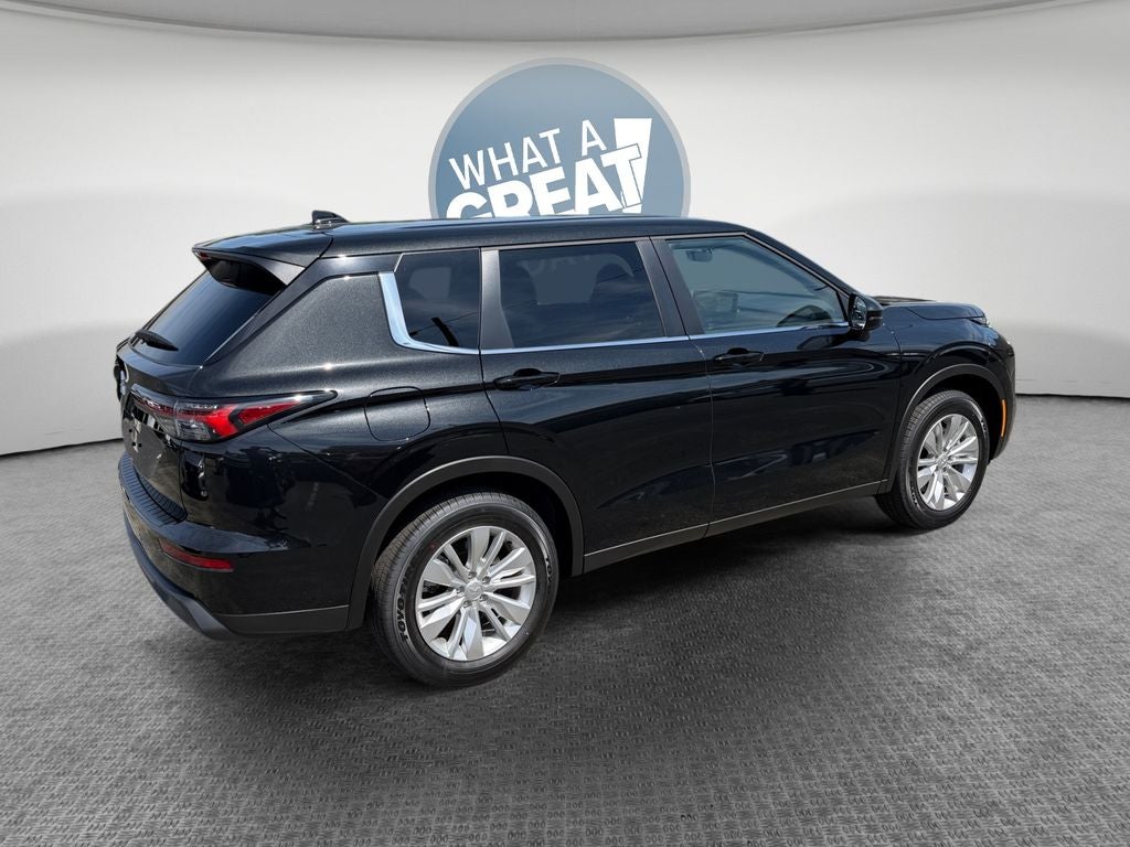 2026 Mitsubishi Outlander ES