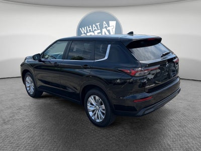 2026 Mitsubishi Outlander ES