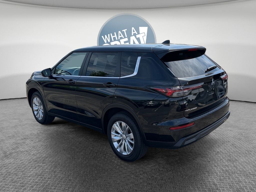2026 Mitsubishi Outlander ES