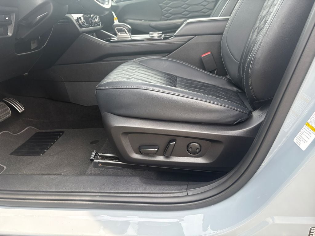 2025 Mitsubishi Outlander SEL