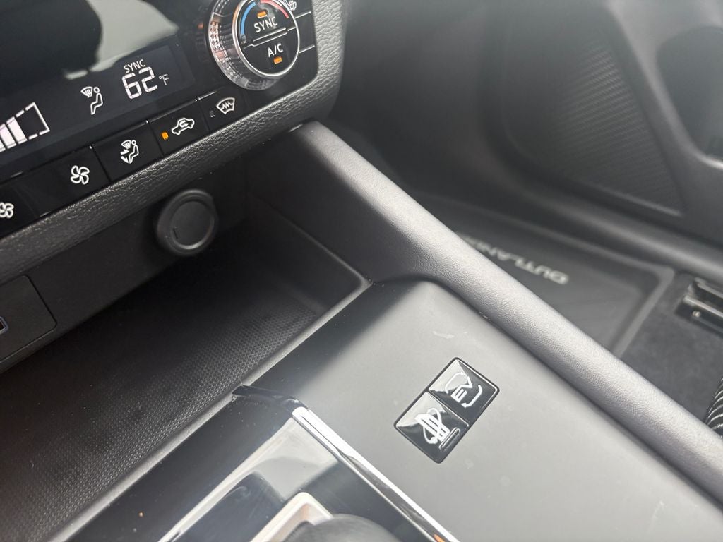 2025 Mitsubishi Outlander PHEV ES