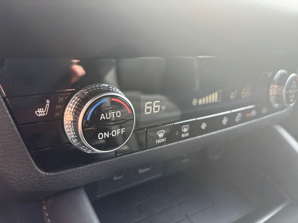 2025 Mitsubishi Outlander PHEV SE