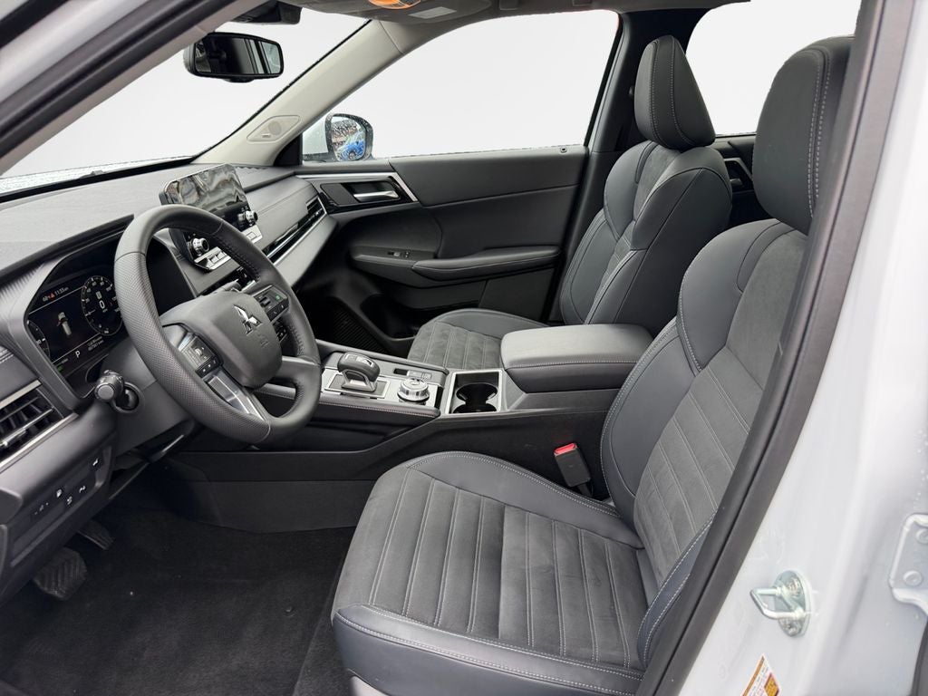 2025 Mitsubishi Outlander PHEV SE