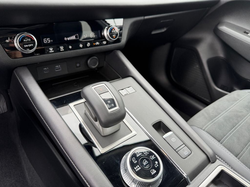 2025 Mitsubishi Outlander PHEV SE