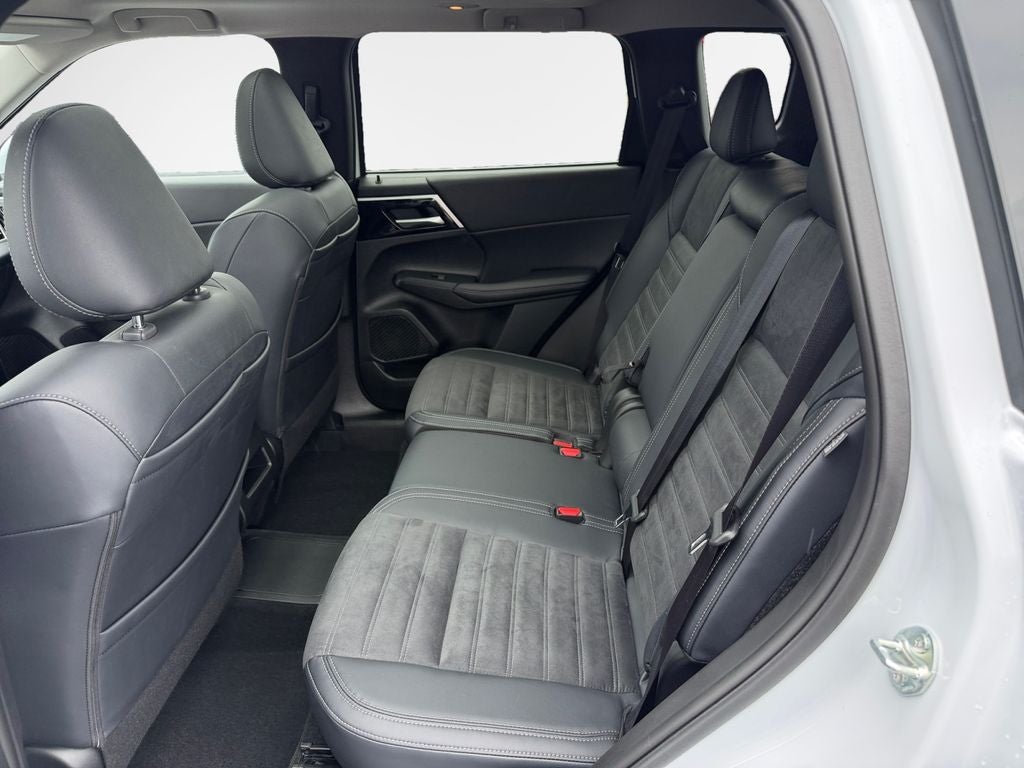 2025 Mitsubishi Outlander PHEV SE