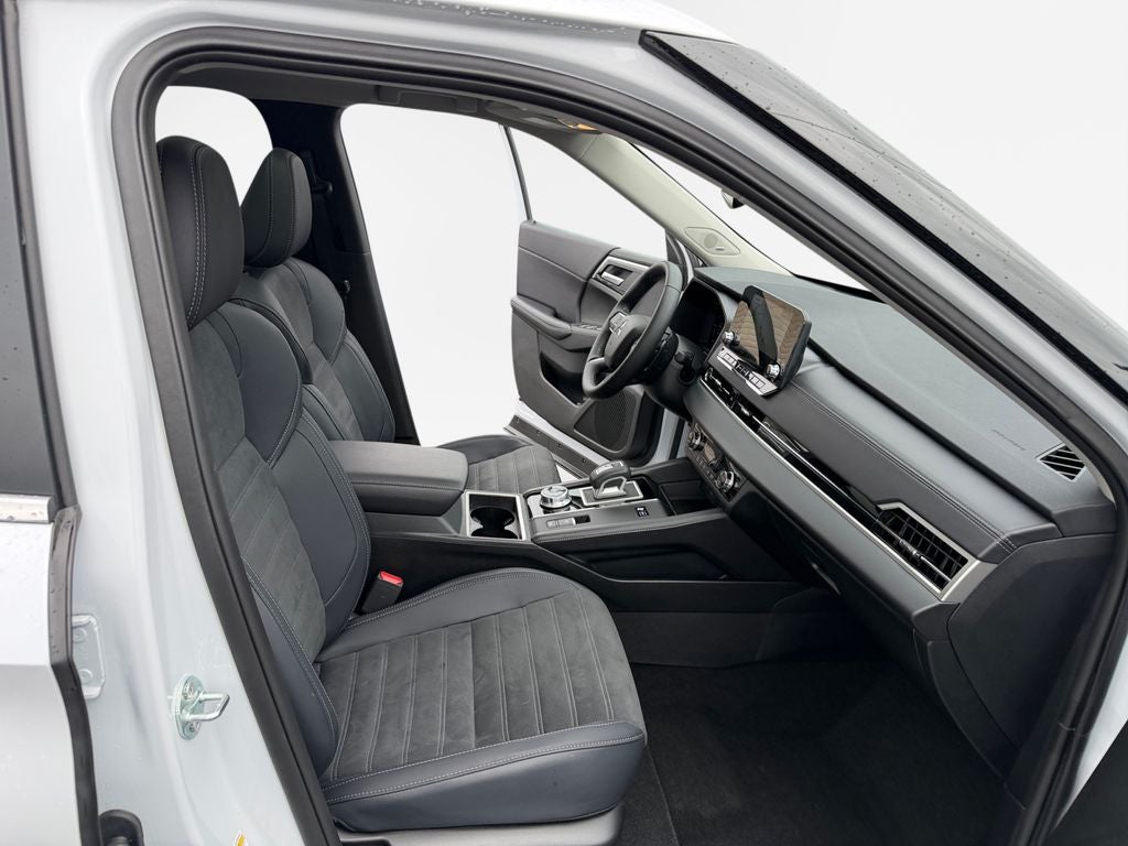 2025 Mitsubishi Outlander PHEV SE