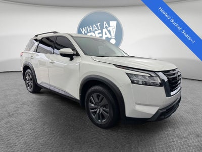 2022 Nissan Pathfinder SV