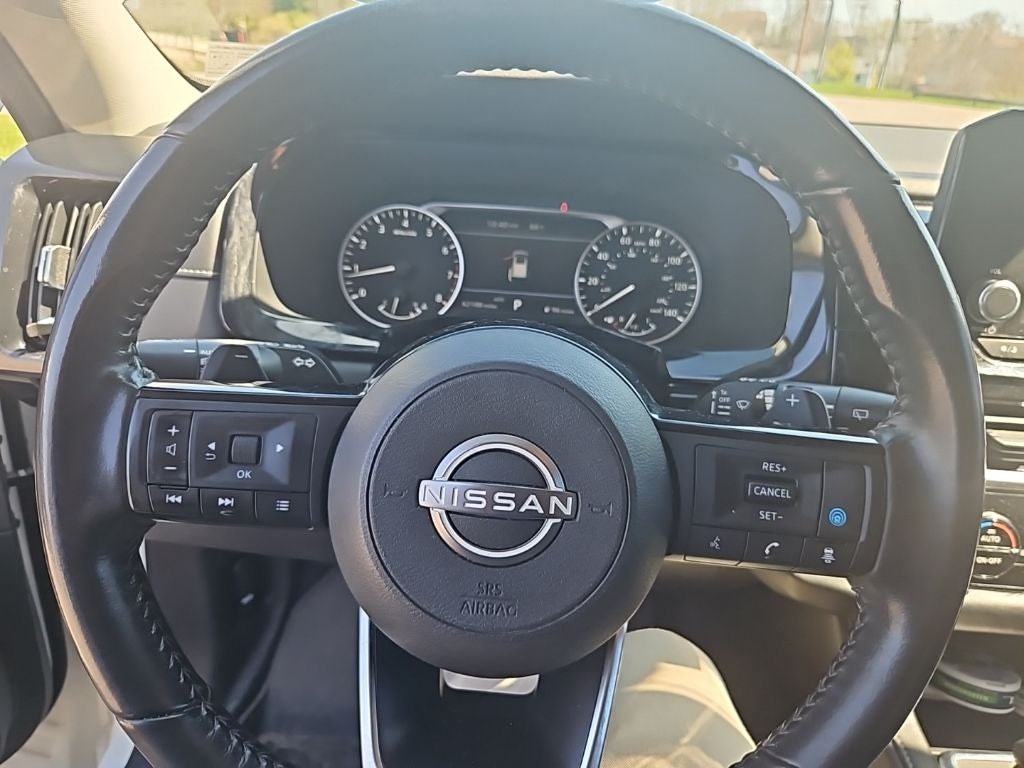 2022 Nissan Pathfinder SV