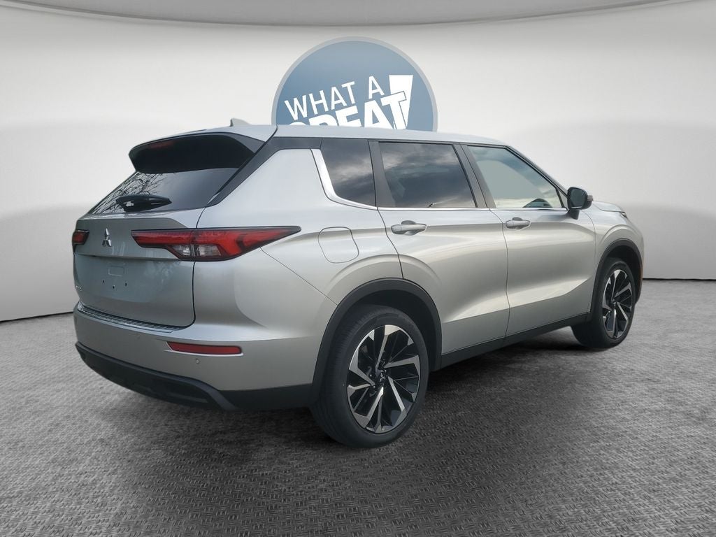 2022 Mitsubishi Outlander ES