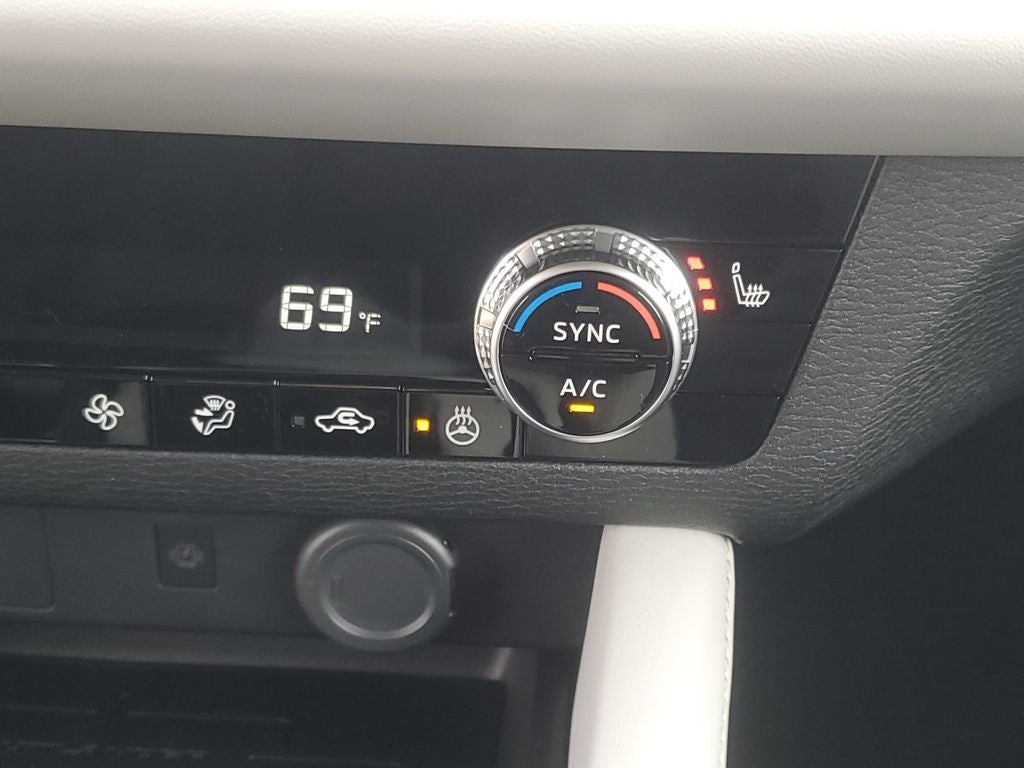 2026 Mitsubishi Outlander SE
