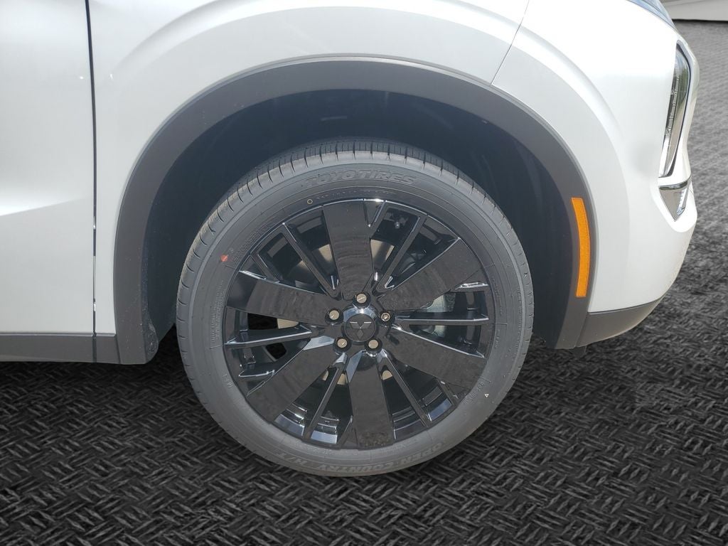 2026 Mitsubishi Outlander LE