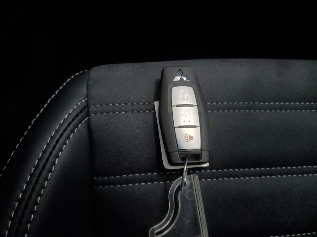 2026 Mitsubishi Outlander LE