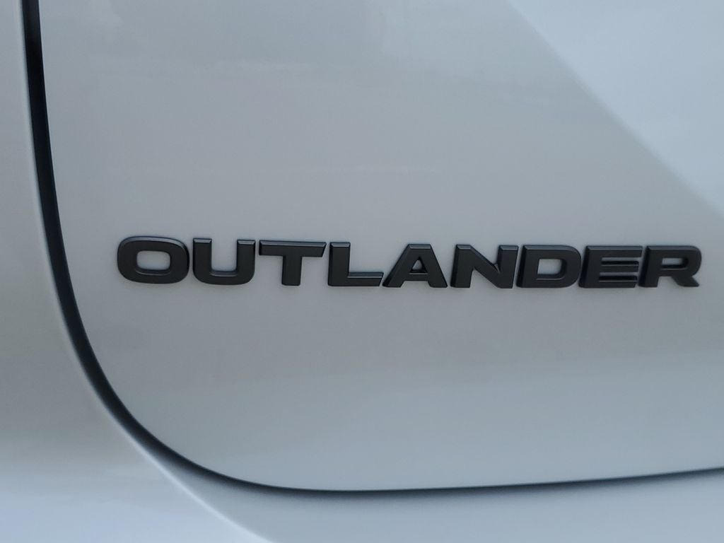 2026 Mitsubishi Outlander LE