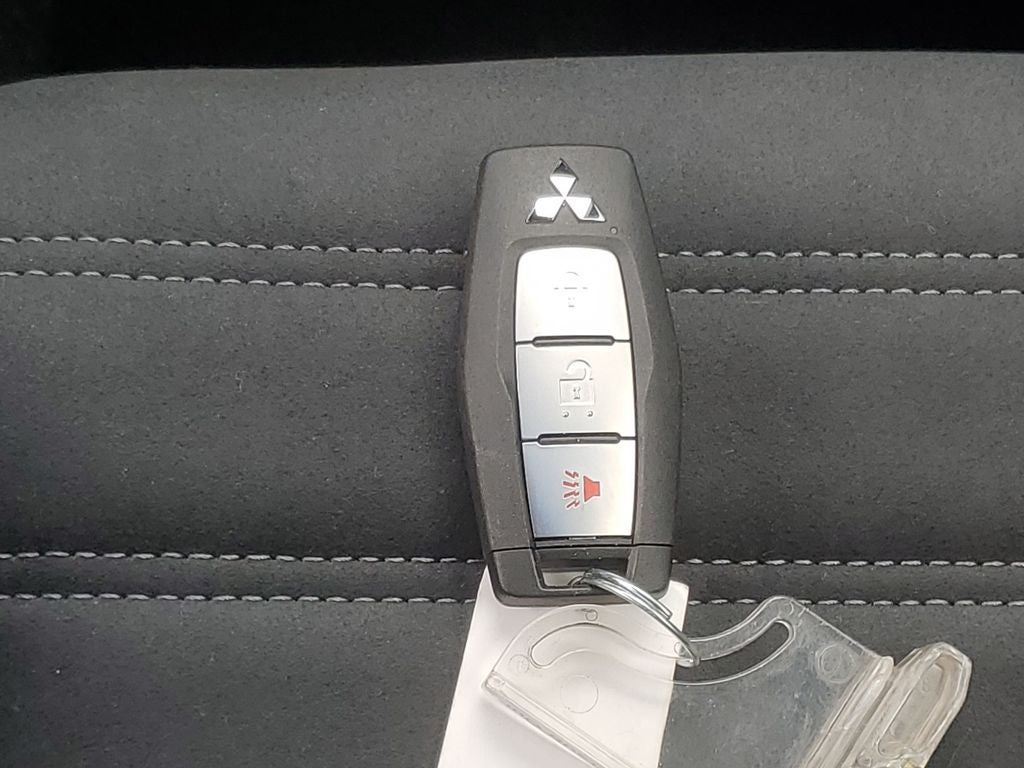 2026 Mitsubishi Outlander LE
