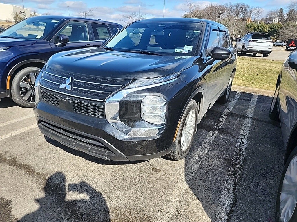 2023 Mitsubishi Outlander ES