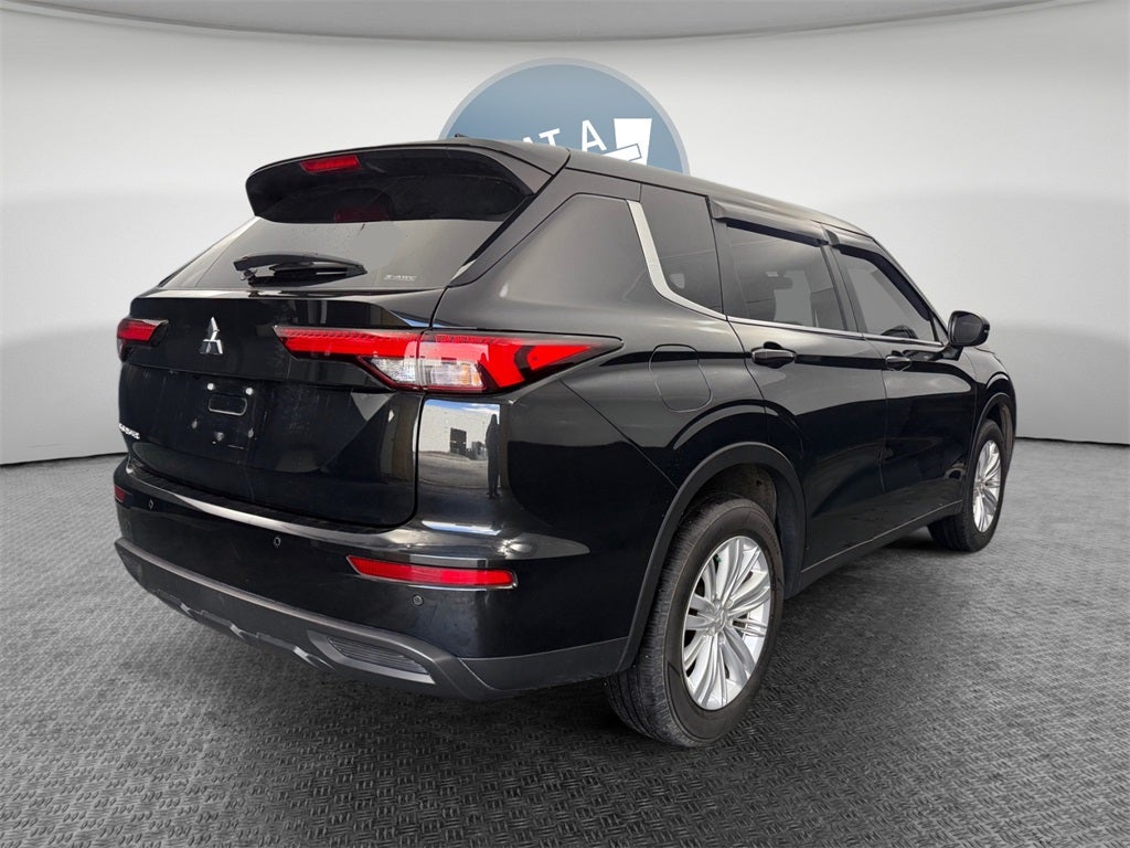 2023 Mitsubishi Outlander ES