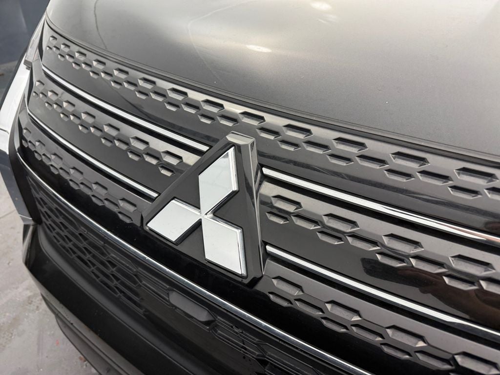 2023 Mitsubishi Outlander ES