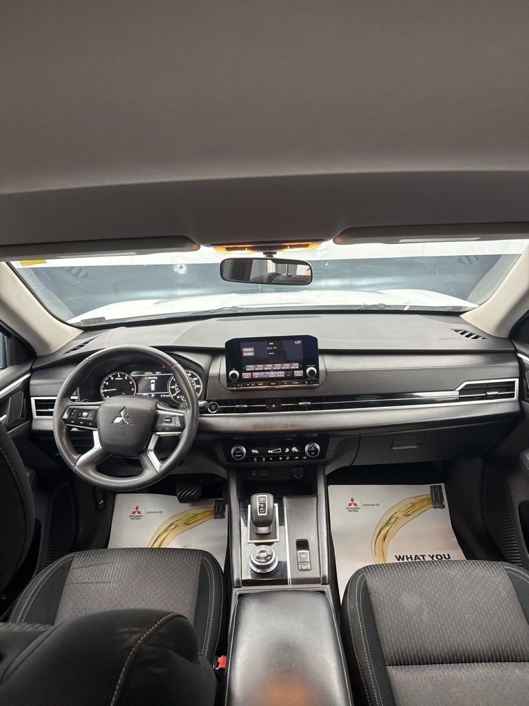 2022 Mitsubishi Outlander ES