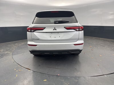 2022 Mitsubishi Outlander ES
