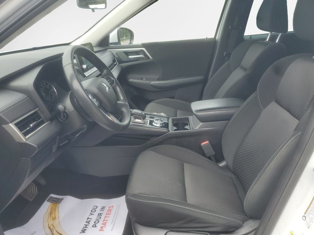 2023 Mitsubishi Outlander ES