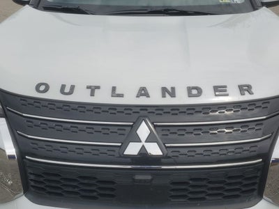 2023 Mitsubishi Outlander ES