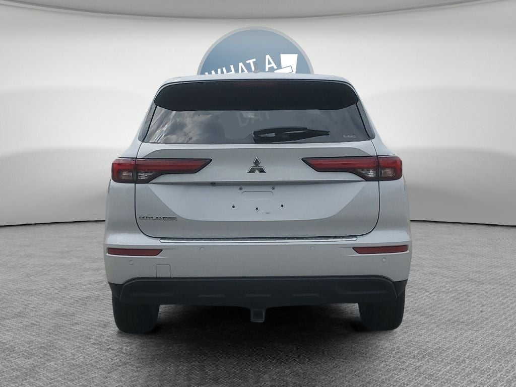 2023 Mitsubishi Outlander ES
