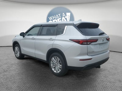 2023 Mitsubishi Outlander ES