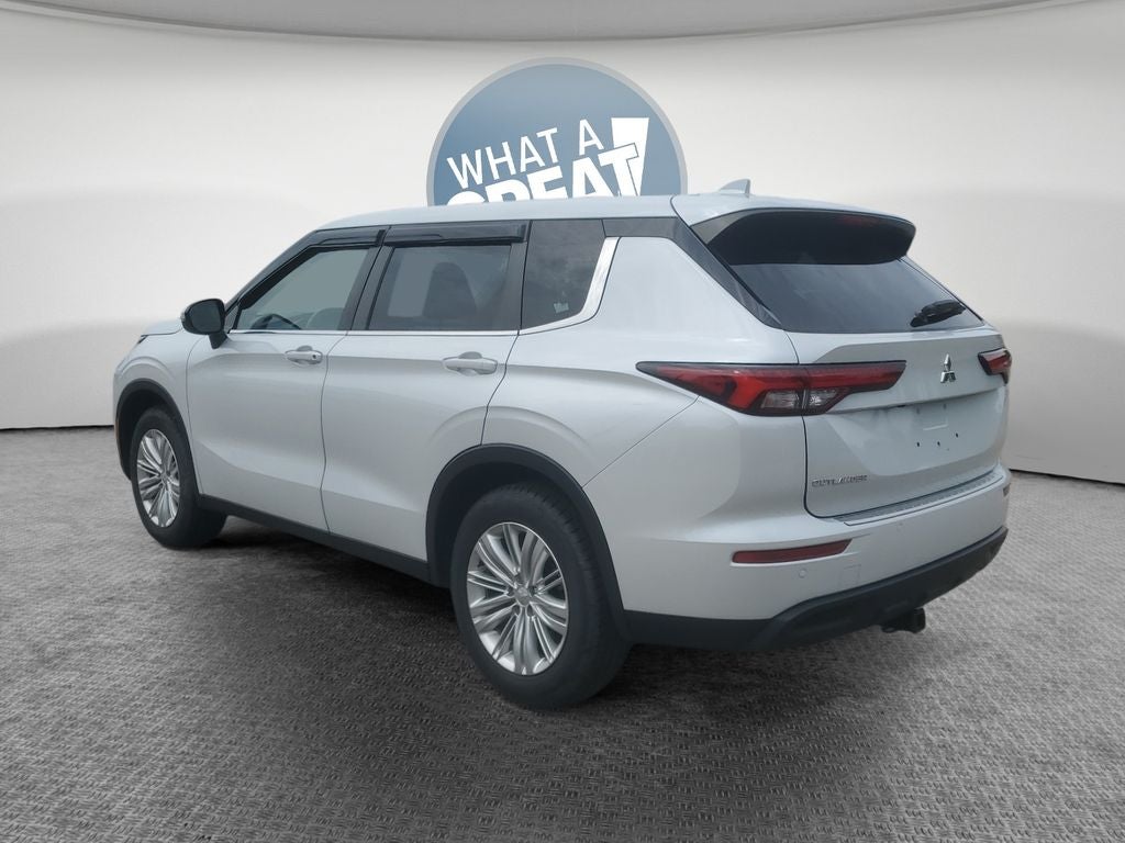 2023 Mitsubishi Outlander ES