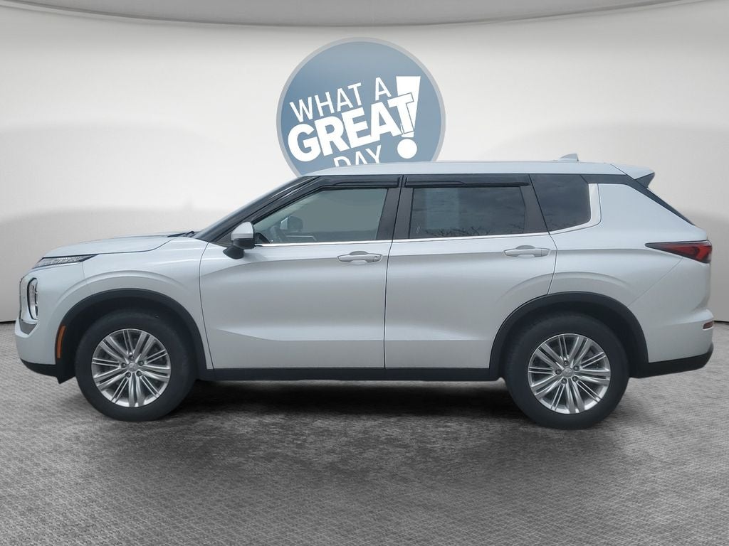 2023 Mitsubishi Outlander ES