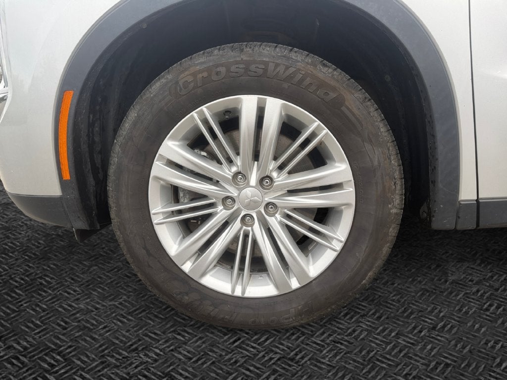 2022 Mitsubishi Outlander ES