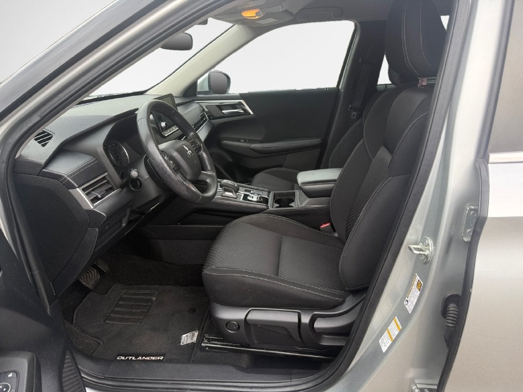 2022 Mitsubishi Outlander ES
