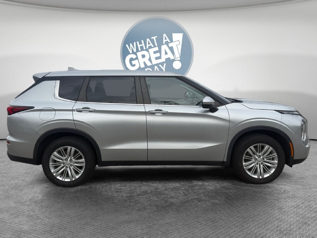 2022 Mitsubishi Outlander ES