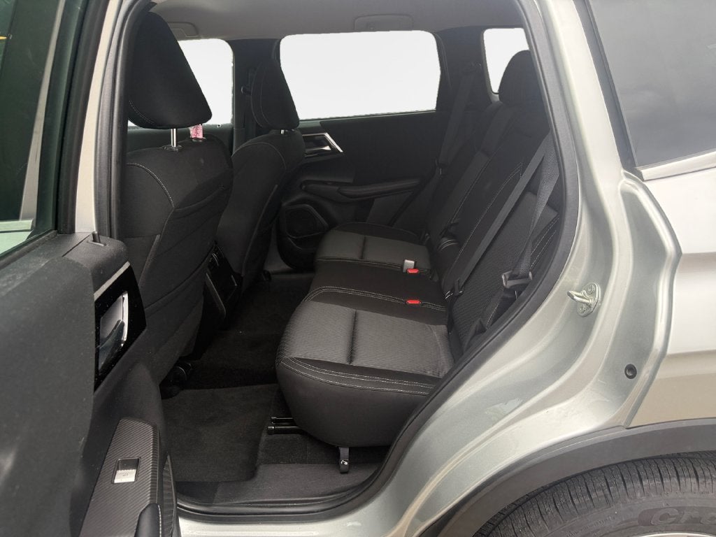 2022 Mitsubishi Outlander ES