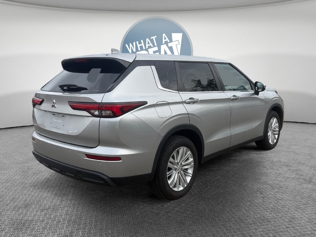 2022 Mitsubishi Outlander ES