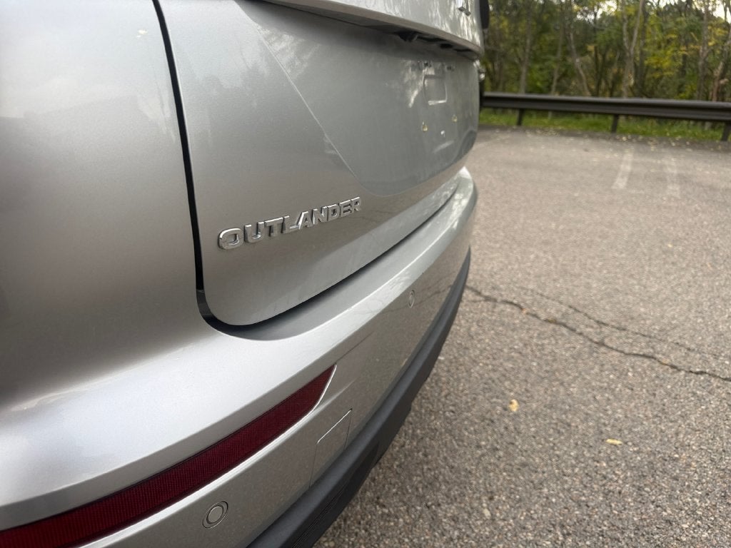 2022 Mitsubishi Outlander ES