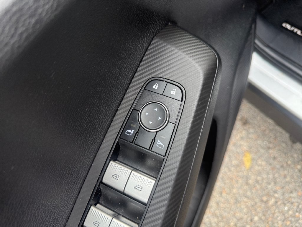 2022 Mitsubishi Outlander ES