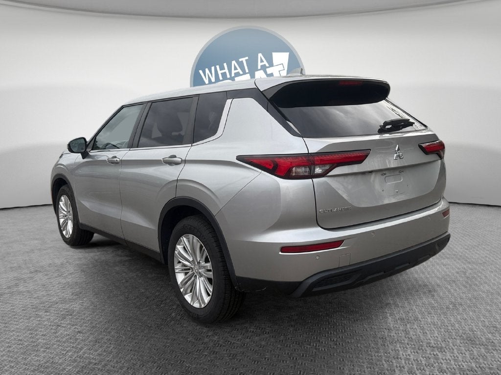 2022 Mitsubishi Outlander ES