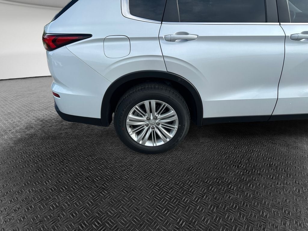 2022 Mitsubishi Outlander ES
