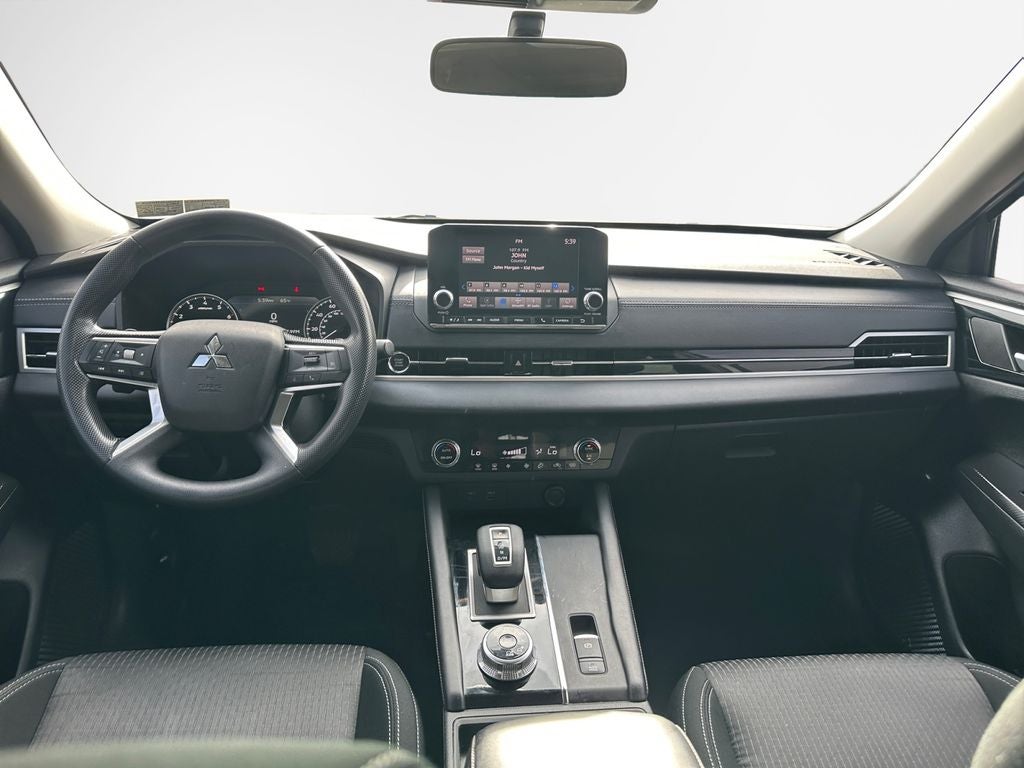 2022 Mitsubishi Outlander ES