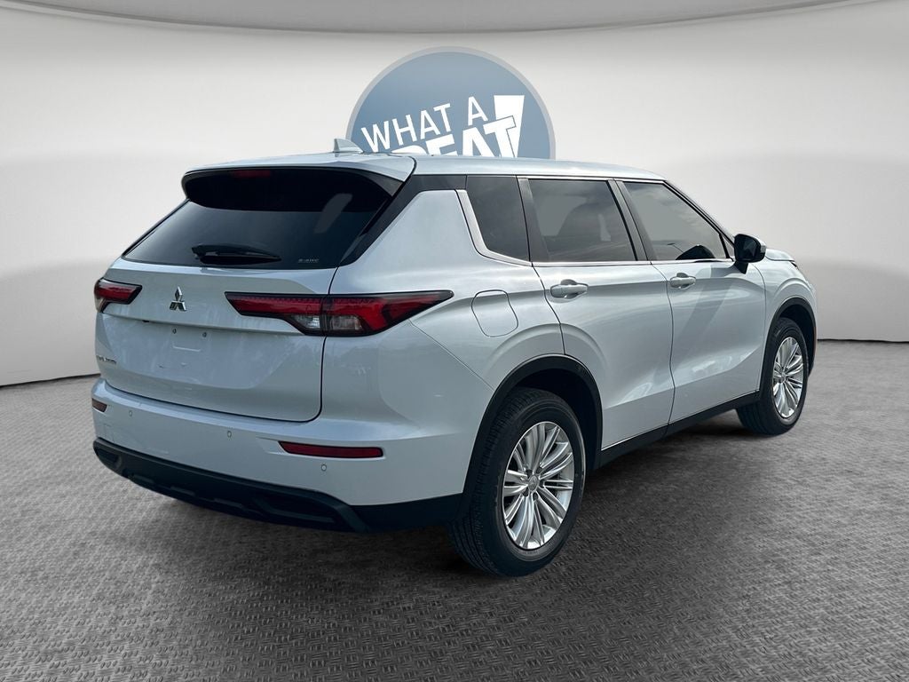 2022 Mitsubishi Outlander ES